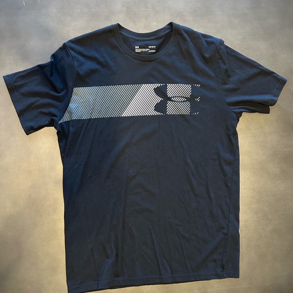 Mens Under Armour T- Shirt Size Large Graphic Logo Black Active HeatGear